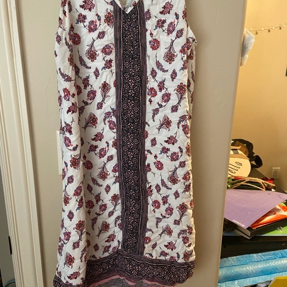 Dresses all medium can’t wear them anymore selling each one for $20 - Picture 3 of 9